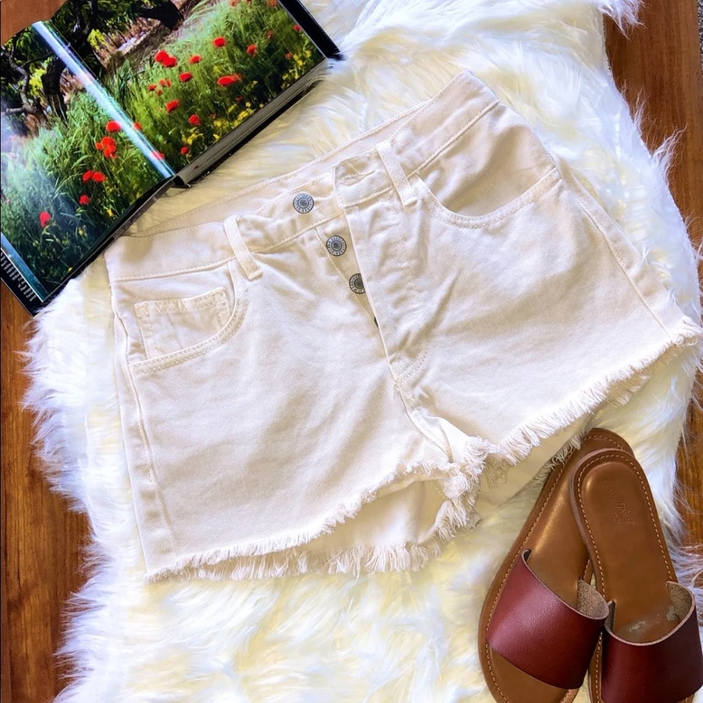 Brandy Melville | John Galt cream cutoffs